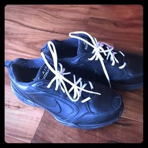 Men’s Nike Air Monarch Tennis Shoes